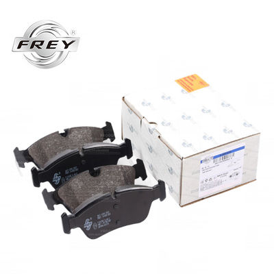 W magazynie Frey Auto Parts zestawy klocków hamulcowych przednich NAO OEM 34116769951 dla bmw E81 E82 układ hamulcowy samochodu
