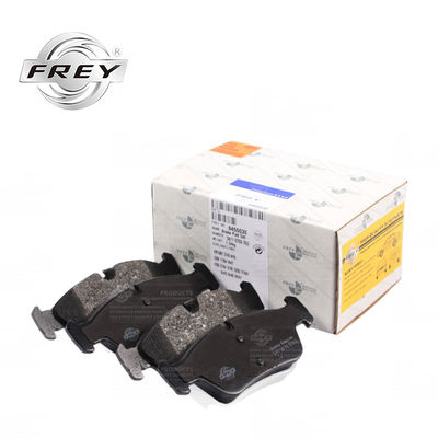 W magazynie Frey Auto Parts zestawy klocków hamulcowych przednich NAO OEM 34116769951 dla bmw E81 E82 układ hamulcowy samochodu