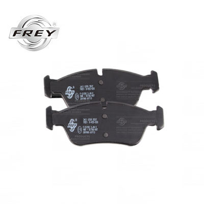 W magazynie Frey Auto Parts zestawy klocków hamulcowych przednich NAO OEM 34116769951 dla bmw E81 E82 układ hamulcowy samochodu