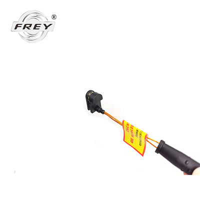 Prawy klocek hamulcowy Zużycie części czujnika samochodowego 1645401017 2205401517 Mercedes Benz W164